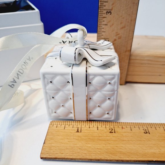 Pandora Porcelain Gift Box Christmas Ornament 2016 Limited Edition - Picture 6 of 6